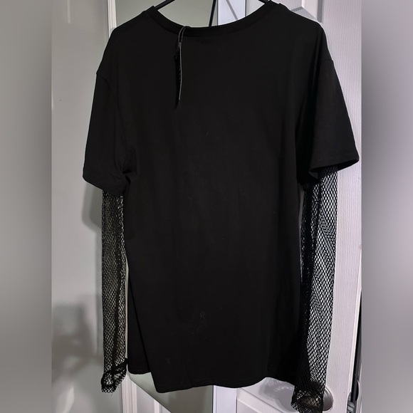 NWT Current mood graphic oversized tshirt with fishnet sleeves. Size M - Picture 3 of 6